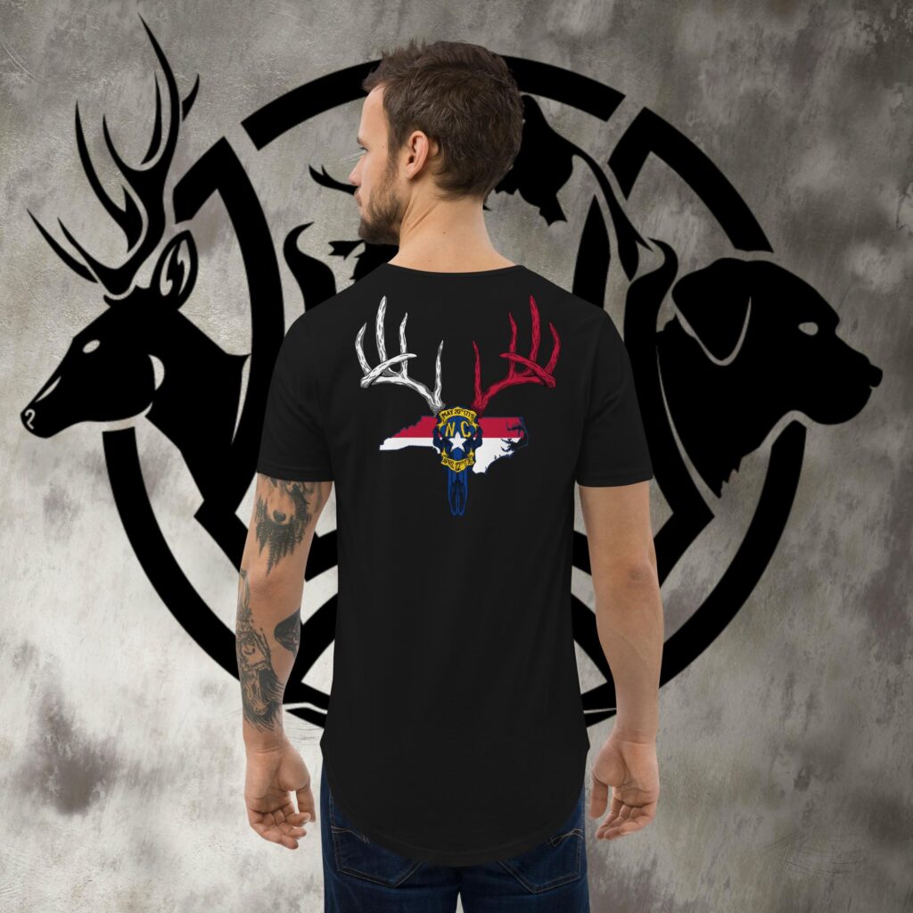 nc buck skull men's curved hem t shirt