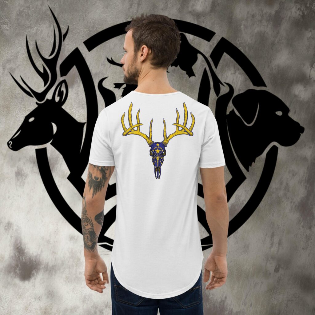 in buck skull men's curved hem t shirt